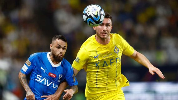 Aymeric Laporte durante un partido con el Al-Nassr.