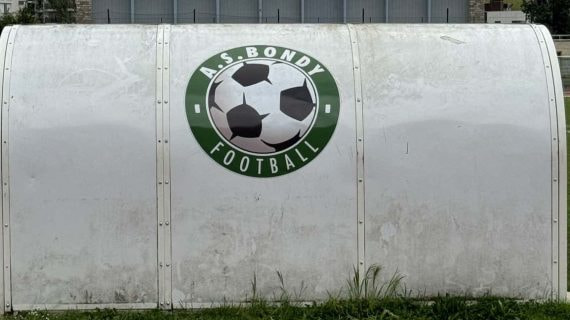 El banquillo del A.S. Bondy, el club en el que se formó Mbappé.