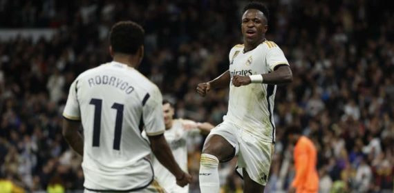Vinicius y Rodrygo celebran un gol del Real Madrid.