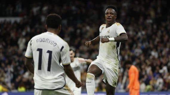 Vinicius y Rodrygo celebran un gol del Real Madrid.