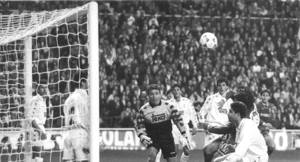 Paco Buyo, en un partido con el Real Madrid en 1994.