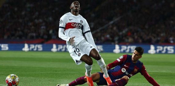Momento en el que Cancelo hace penalti a Dembélé.
