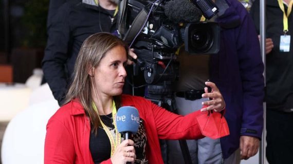 Anabel Medina en una retransmisión de RTVE.