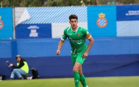 El capitán del Cornellà en un partido en la ciudad deportiva del Espanyol.