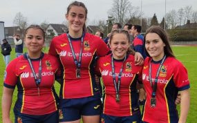 Debutantes y campeonas (Matilda Toca a la derecha).