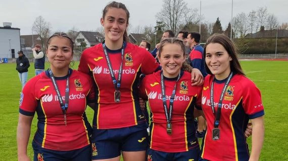 Debutantes y campeonas (Matilda Toca a la derecha).