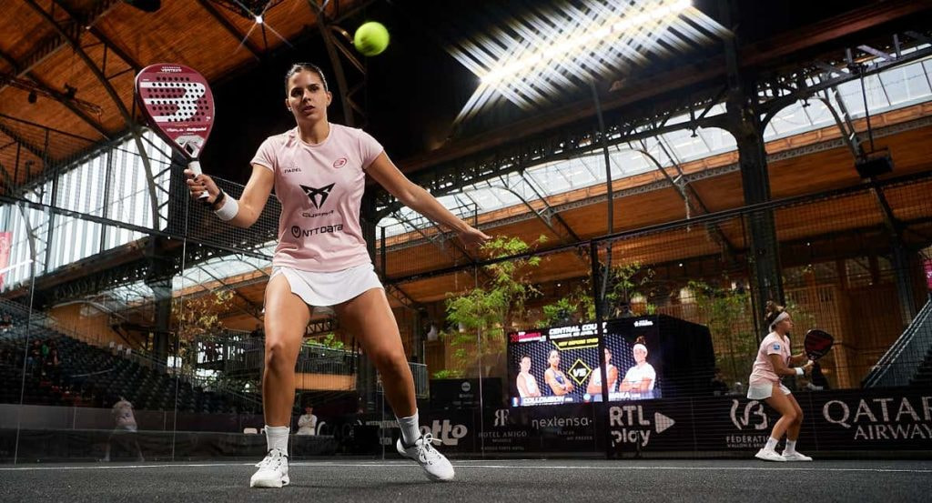 Delfi Brea durante el Premier Padel de Bruselas.
