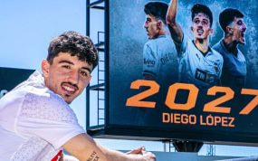 Diego López tras renovar con el Valencia CF.