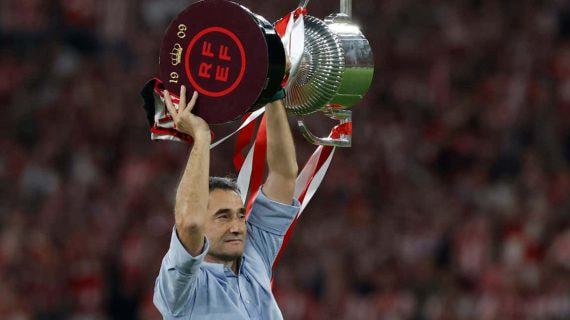 Ernesto Valverde levanta la Copa del Rey 2024.