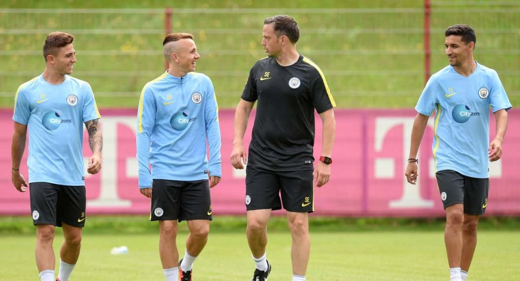 De izquierda a derecha: Maffeo, Angeliño y Jesús Navas, durante un entrenamiento del City.