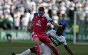 El Espanyol y el Elche, durante un partido de LaLiga Hypermotion.