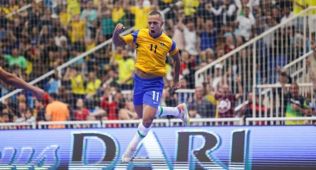 Ferrao celebra un gol con la selección de Brasil.