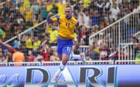 Ferrao celebra un gol con la selección de Brasil.