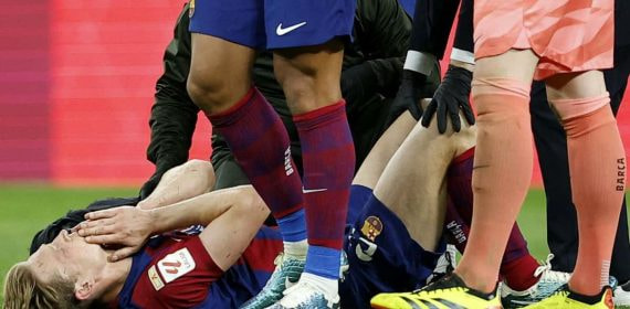 De Jong se lesionó poco antes del descanso.