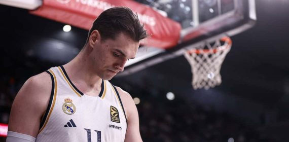 Mario Hezonja, cabizbajo.
