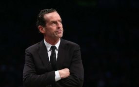 Kenny Atkinson en un partido ante los Hawks en su etapa al frente de los Nets.