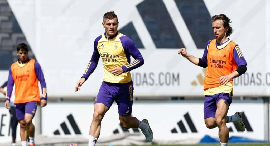 Kroos estrena botas en el entrenamiento del Real Madrid.