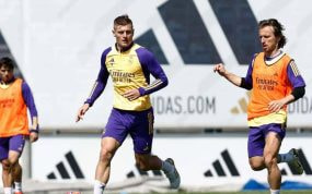 Kroos estrena botas en el entrenamiento del Real Madrid.