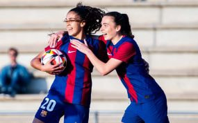 Ari Arias y Lucía Corrales celebrando un gol.