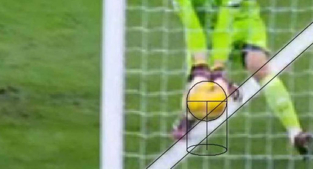 Captura en la que se ve que el balón no entra.