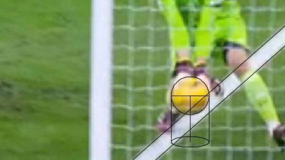Captura en la que se ve que el balón no entra.