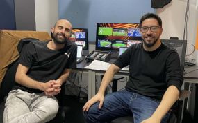 Fermín Suárez y Jaume Naveira, en el estudio donde narran cada jueves el Multi.