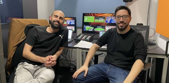 Fermín Suárez y Jaume Naveira, en el estudio donde narran cada jueves el Multi.
