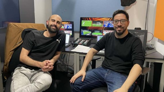 Fermín Suárez y Jaume Naveira, en el estudio donde narran cada jueves el Multi.
