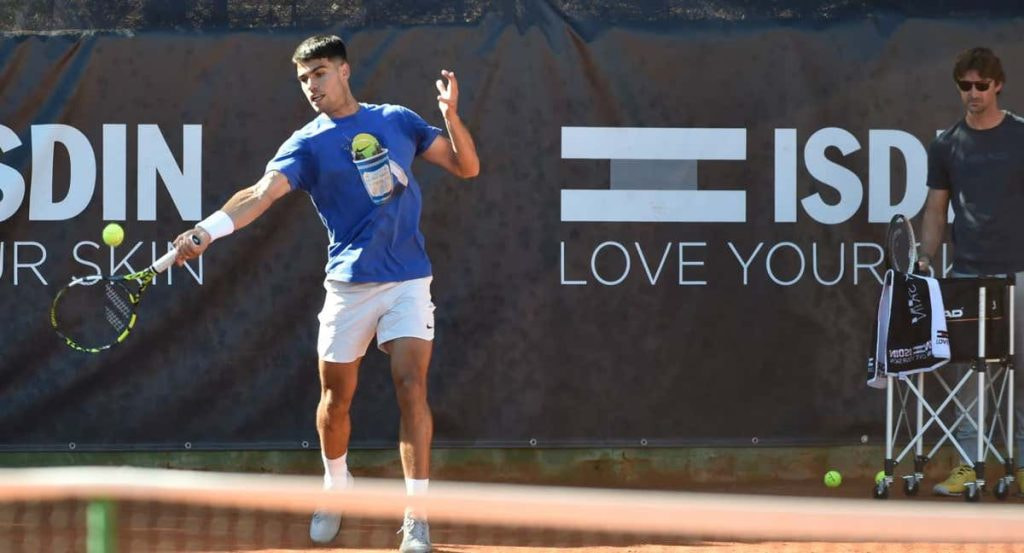 Carlos Alcaraz se entrena antes del Mutua Madrid Open.