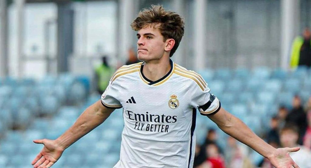 Nico Paz celebra un gol con el Castilla.