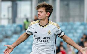 Nico Paz celebra un gol con el Castilla.