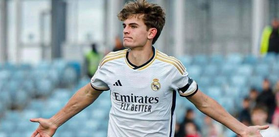 Nico Paz celebra un gol con el Castilla.