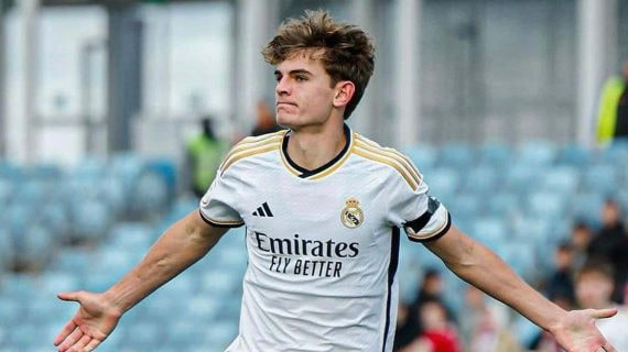 Nico Paz celebra un gol con el Castilla.