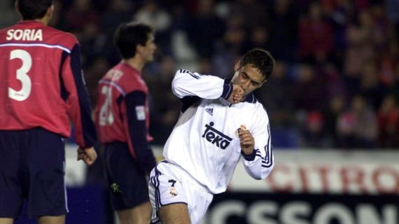 Raúl renovó con el Real Madrid y firmó un contrato con Adidas en el año 2000.