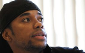 Robinho durante una conferencia de prensa.