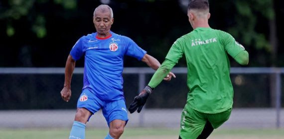Romario en su primer entrenamiento con el América.