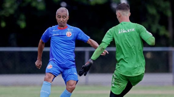 Romario en su primer entrenamiento con el América.