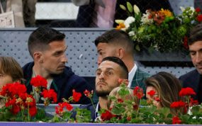 Jugadores del Real Madrid y Atlético de Madrid, en las gradas del Mutua Madrid Open.