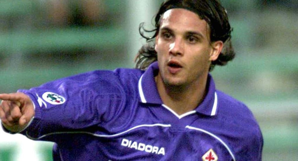 Nuno Gomes celebra un gol con la Fiorentina.