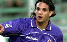 Nuno Gomes celebra un gol con la Fiorentina.