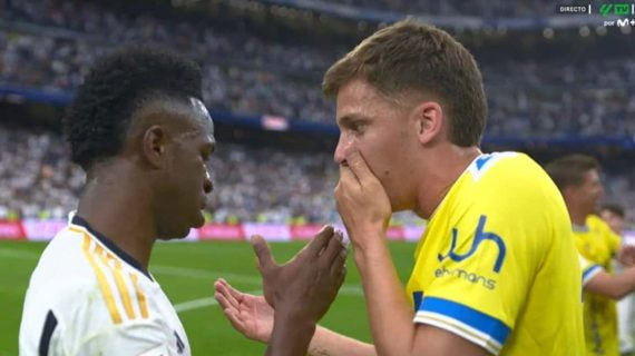 Alejo y Vinicius hablan tras el partido.
