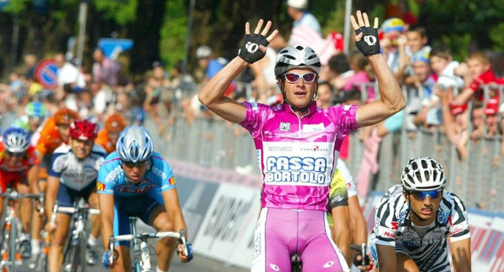 Alessandro Petacchi celebra uno de sus triunfos en el Giro de Italia de 2003.
