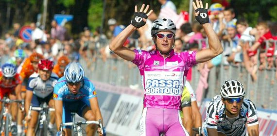 Alessandro Petacchi celebra uno de sus triunfos en el Giro de Italia de 2003.