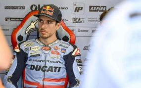 Alex Márquez, en el box del equipo Gresini.