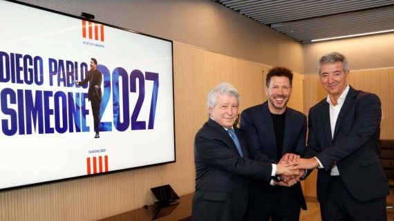 Cerezo, Simeone y Gil Marín, en el acto de renovación del Cholo.