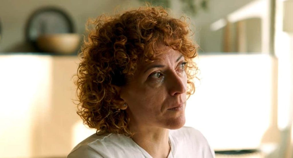 Azucena Jiménez habla durante el documenta 'Chava. El ciclista del pueblo'