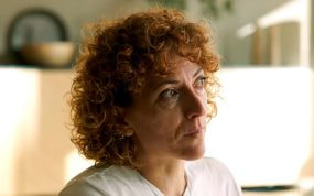 Azucena Jiménez habla durante el documenta 'Chava. El ciclista del pueblo'