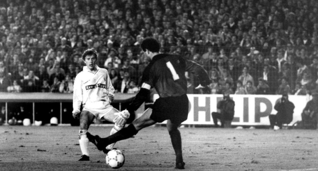 La liga 89-90 es la última que dio TVE en abierto para todo el territorio nacional.