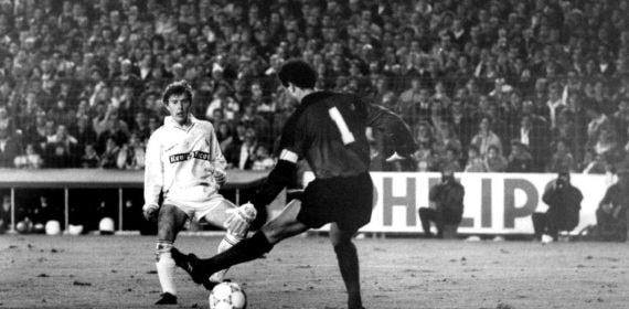 La liga 89-90 es la última que dio TVE en abierto para todo el territorio nacional.