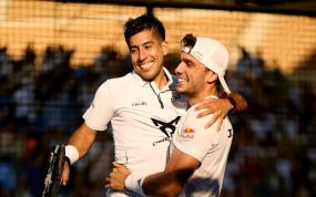Ale Galán y Fede Chingotto celebran la victoria en Sevilla.